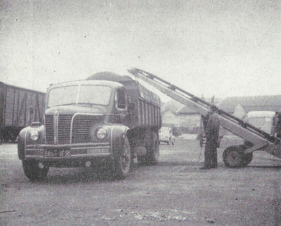 Camion de transport de charbon en cours de chargement